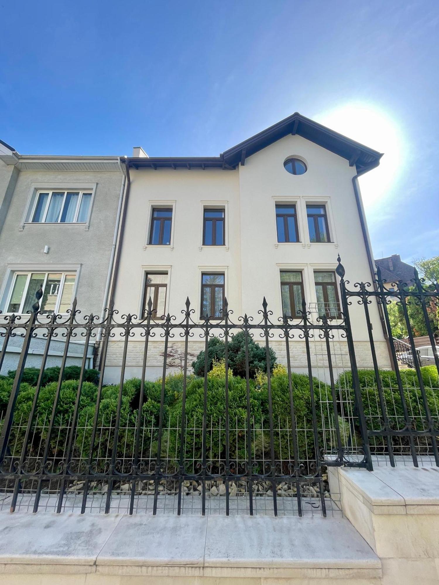 Enjoy Apartments - Spacious Retreat In Our Villa Cluj-Napoca Exterior photo